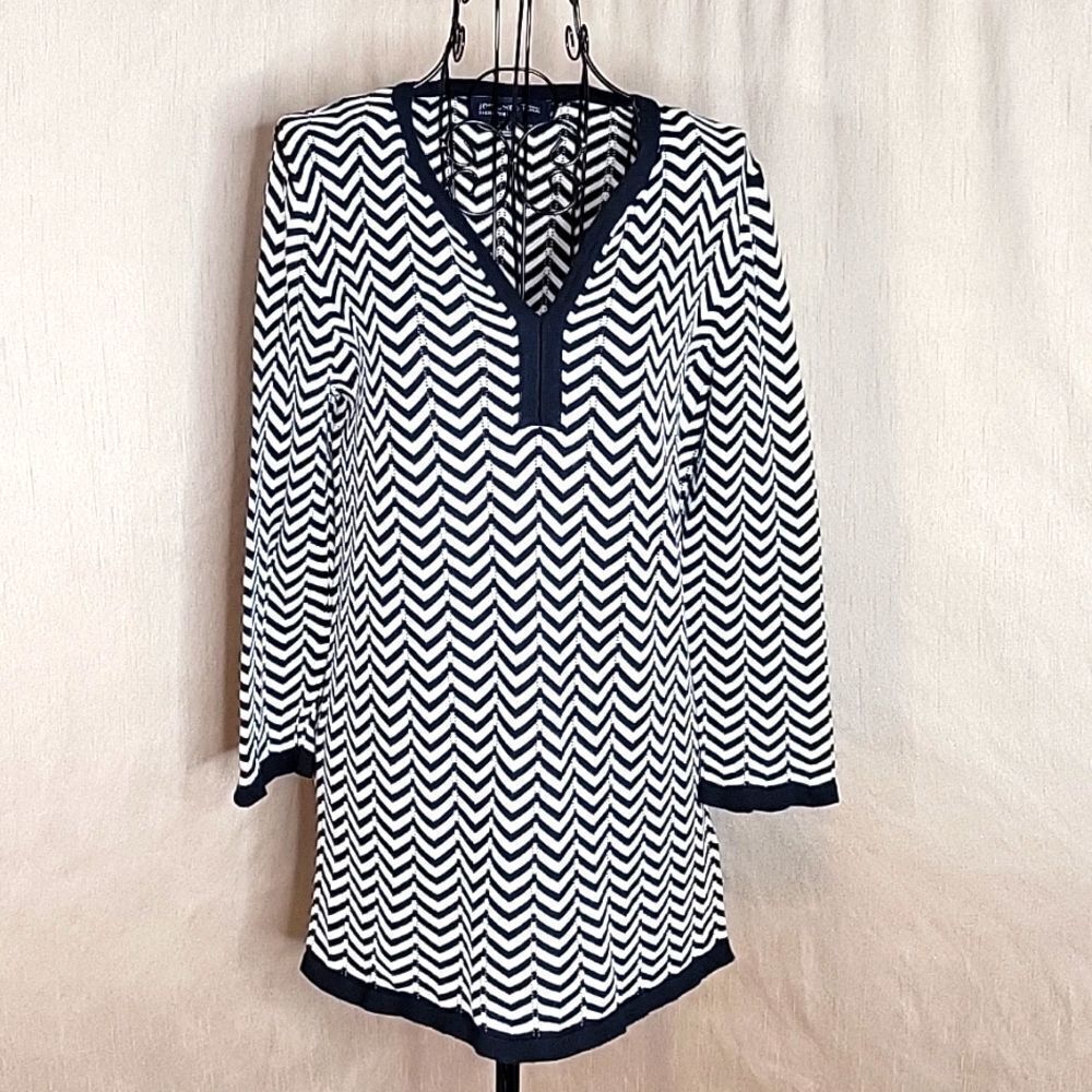 JONES OF NEW YORK SIGNATURE Blue and White Chevron Pullover Sweater Large